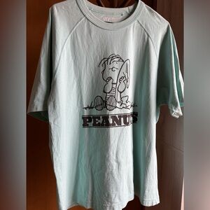3/$10 - Uniqlo x Peanuts Linus graphic tee